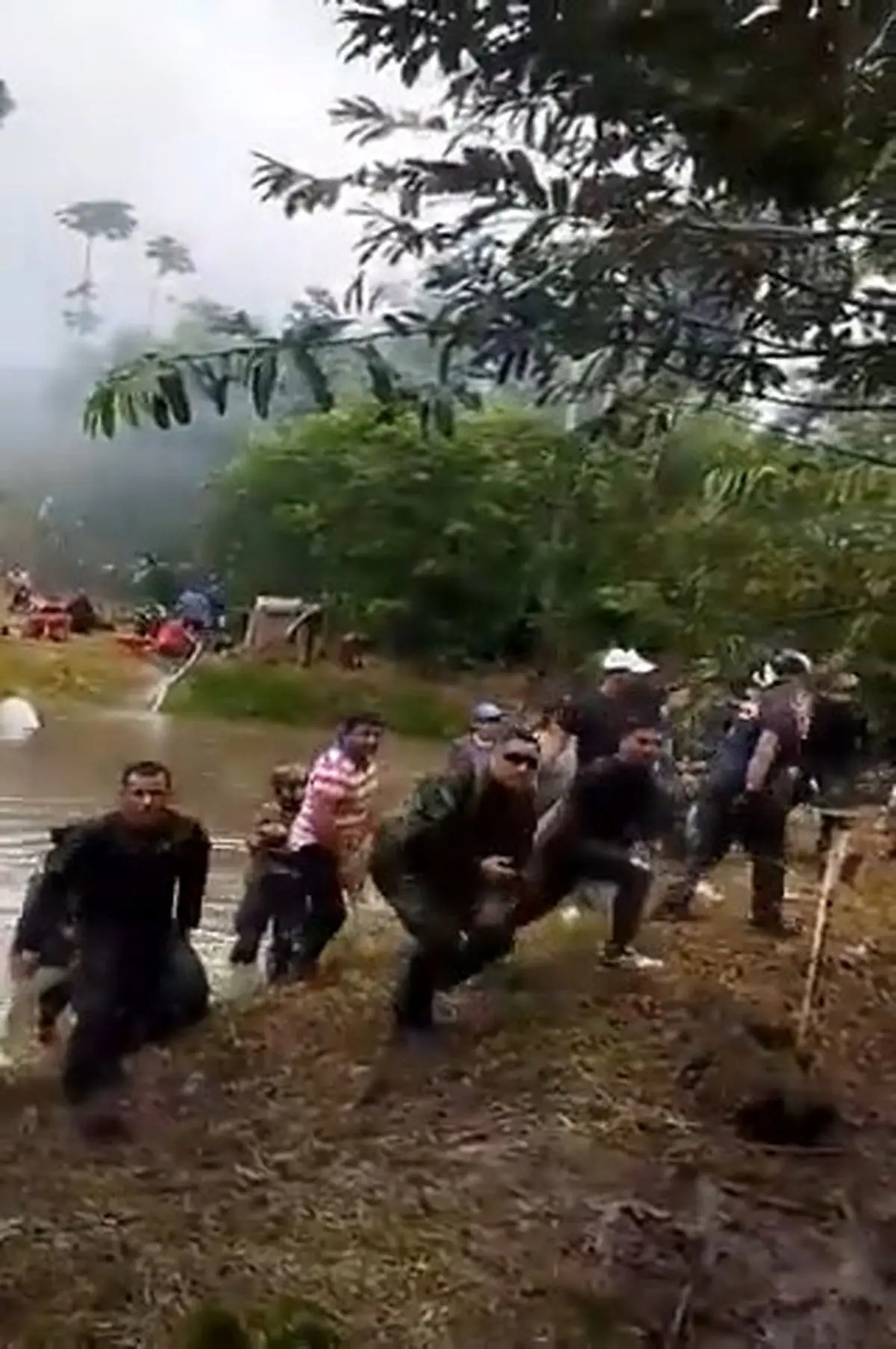 تصاویری از وضعیت هواپیمای نظامی سقوط کرده در کلمبیا+ فیلم