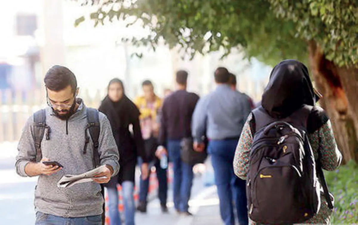 حل مشکل بیکاری جوانان باید در اولویت قرار بگیرد 