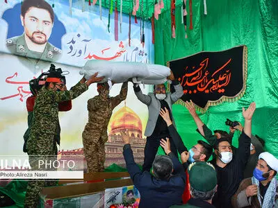 گزارش تصویری خاکسپاری پیکر شهید مدافع حرم در گلزار شهدای اقبالیه
