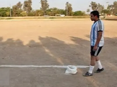 معضل زیرساخت‌های فوتبال شادگان همچنان ادامه دارد/لزوم ساخت زمین چمن مصنوعی استاندارد