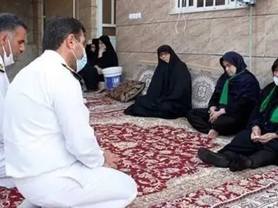 دیدار فرمانده پایگاه نیروی دریایی بوشهر با خانواده شهدای حادثه شناور کنارک