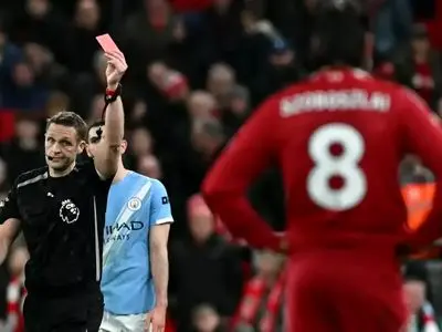 گری نویل: وی‌ای‌آر تصویری ناخوشایند از فوتبال به جا گذاشته است