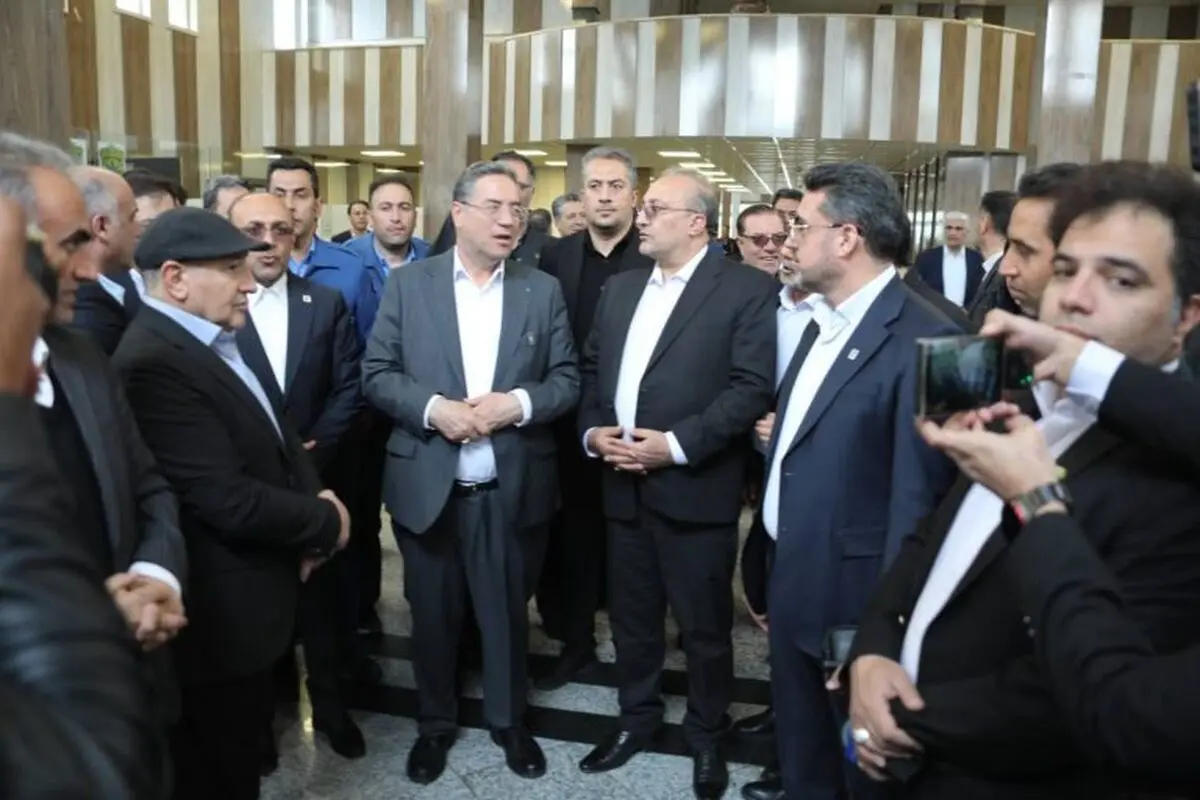 بازدید معاون وزیر اقتصاد از سالن تجاری پایانه مرزی بازرگان و گفت‌وگو با تجار
