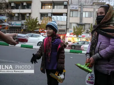 برگزاری آیین «مهر یلدا» برای کودکان کار و خیابان/ توزیع بسته‌های آجیل، تنقلات و شال و کلاه + عکس