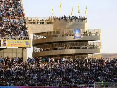 فستیوال فوتبالی شیراز با طعم بینظمی و هیجان!/ازدحام، بلیت جعلی و پرتاب بطری