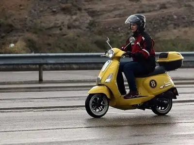 حمله روزنامه شهرداری تهران به صدور گواهینامه موتورسیکلت زنان