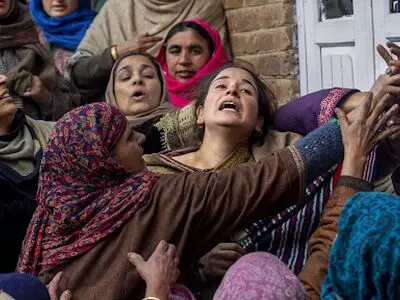 کشته و زخمی شدن ۱۶ نفر بر اثر  فروریختن ساختمان در دهلی نو 