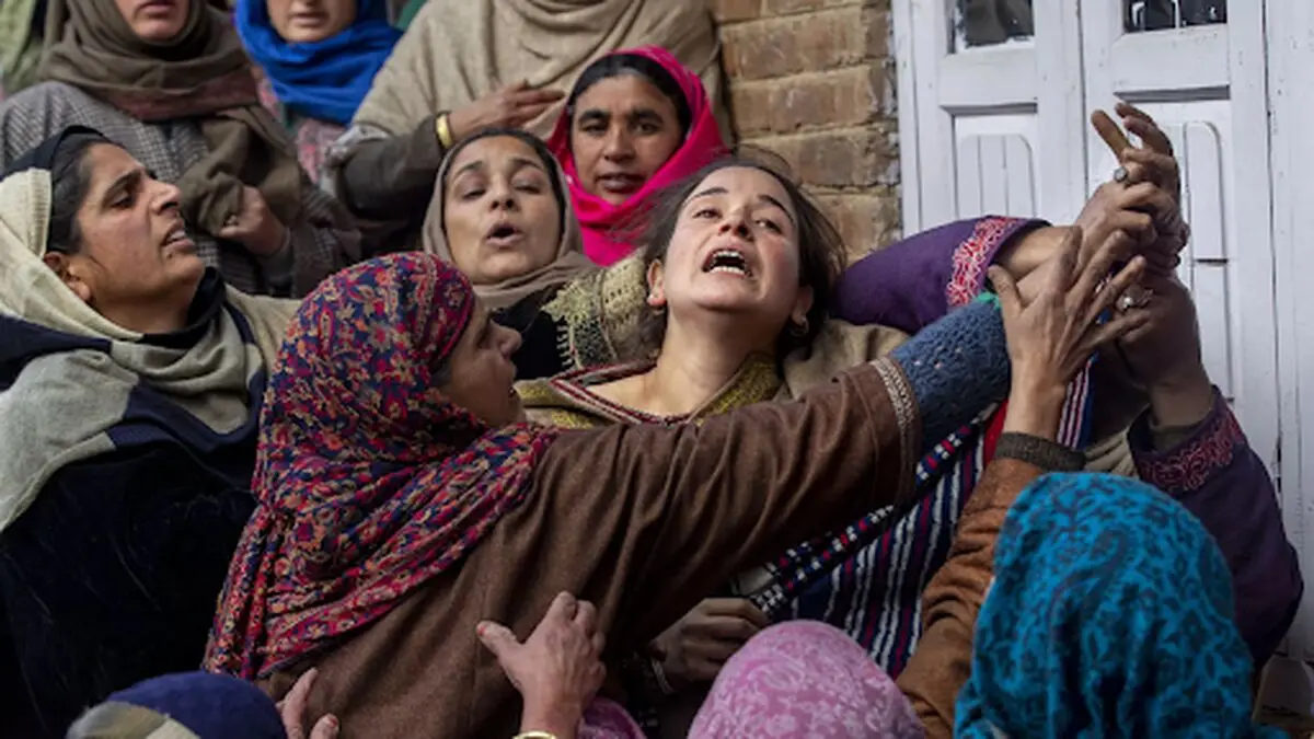کشته و زخمی شدن ۱۶ نفر بر اثر  فروریختن ساختمان در دهلی نو 