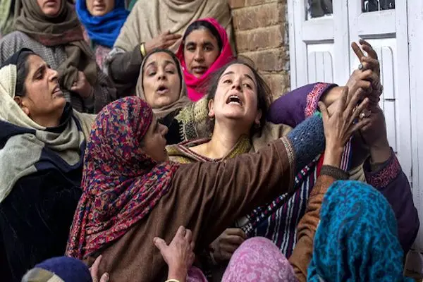 کشته و زخمی شدن ۱۶ نفر بر اثر  فروریختن ساختمان در دهلی نو 