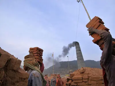 بازار آجر یزد در دست اتباع بیگانه/کیفیت پایین تولید آجر باعث کاهش تقاضا و عرضه در بازار است 