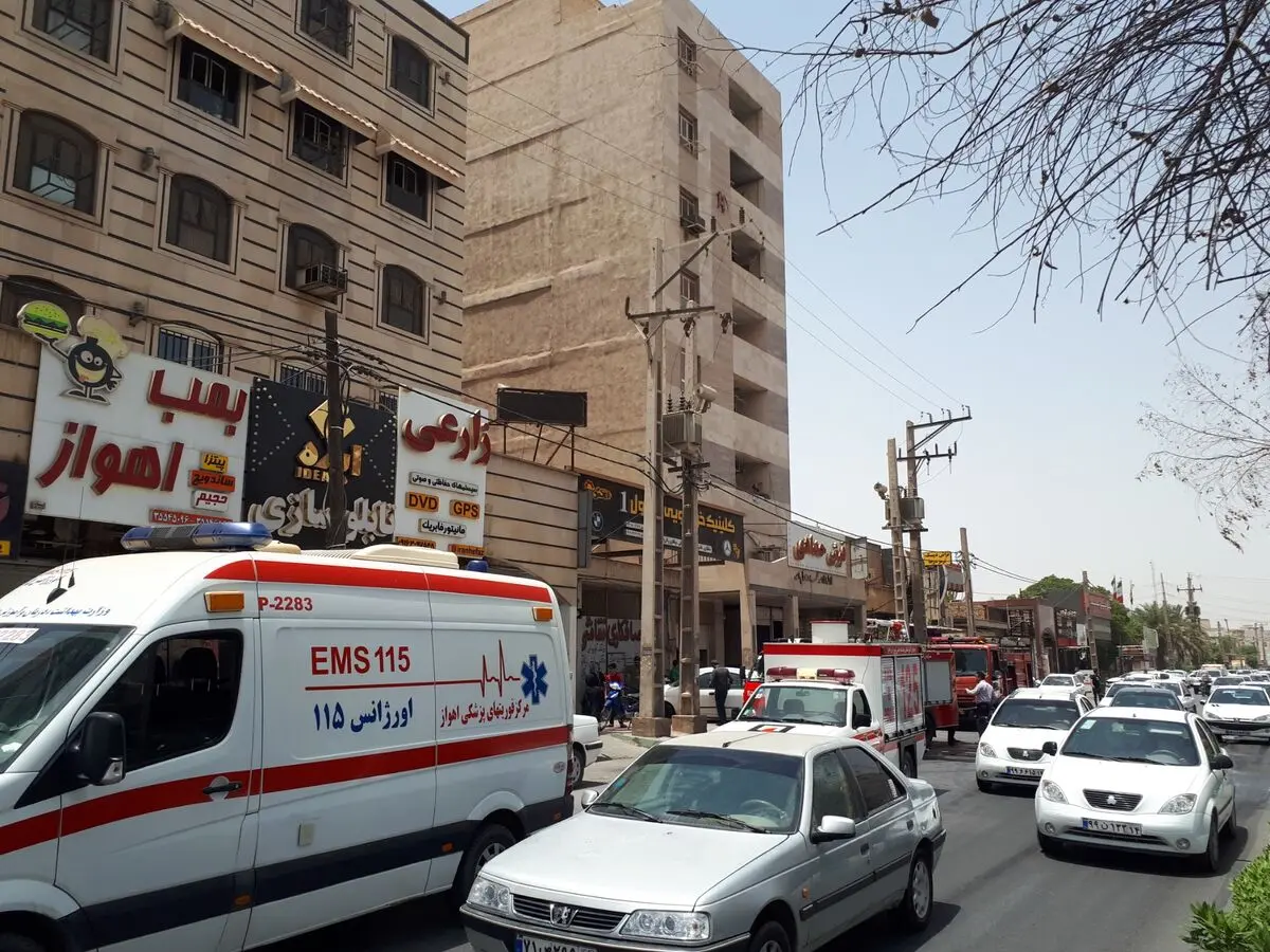 ۸ مصدوم در آتش‌سوزی ساختمان ۶ طبقه در اهواز 