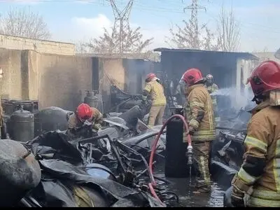 مهار آتش سوزی کارگاه غیرمجاز شارژ گاز LPG در مهرشهر