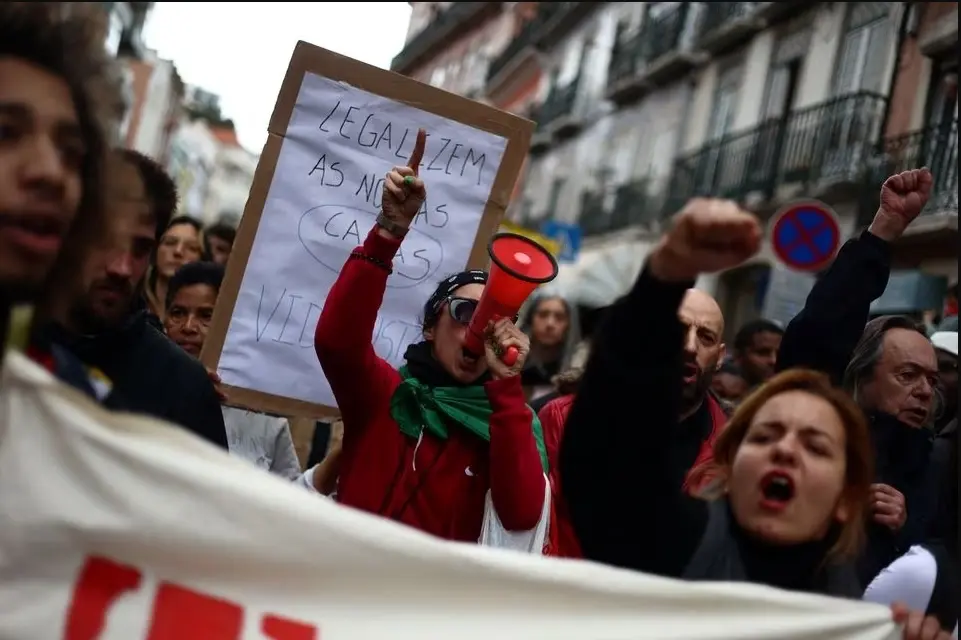 ده‌ها هزار کارگر و بیکار حاشیه‌نشین معترض به افزایش هزینه‌های زندگی در پرتغال به خیابان‌ها آمدند