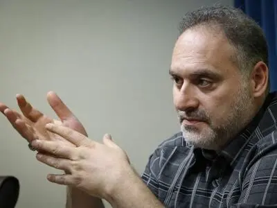 شعر پیوند نسل‌های آینده با رویدادهای تاریخی را حفظ می‌کند/ هر شهید ظرفیت تبدیل شدن به یک اسطوره را دارد/ تأثیر اشعار حماسی بر رزمندگان و مردم غیر قابل انکار است