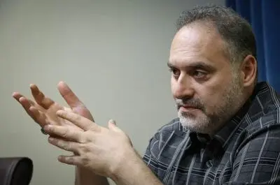 شعر پیوند نسل‌های آینده با رویدادهای تاریخی را حفظ می‌کند/ هر شهید ظرفیت تبدیل شدن به یک اسطوره را دارد/ تأثیر اشعار حماسی بر رزمندگان و مردم غیر قابل انکار است