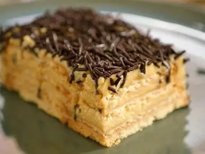طرز تهیه دسر با بیسکویت پتی بور و موز بدون نیاز به گاز و فر