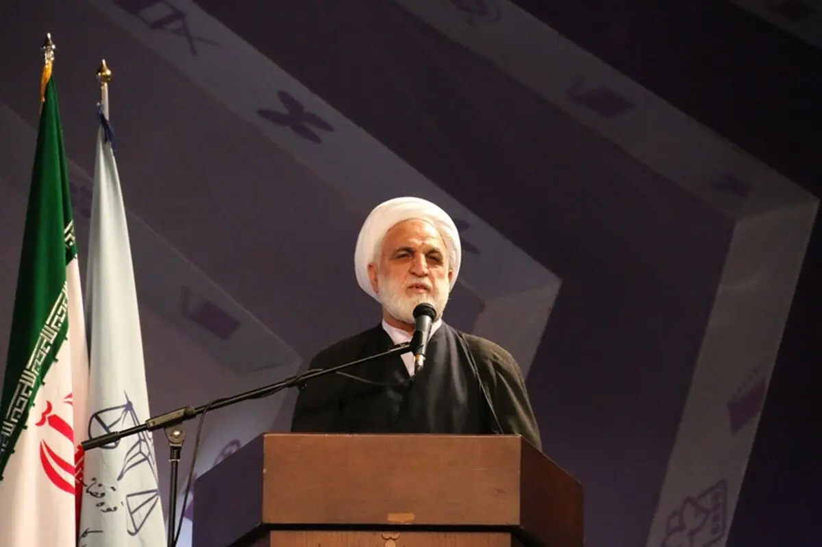 قضات باید حامی پلیس در برابر هنجارشکنان باشند/ اجازه ندهیم کسی به مامور پلیس توهین کند