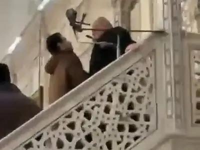 جدال شورشیان بر سر منبر مسجد اموی + فیلم