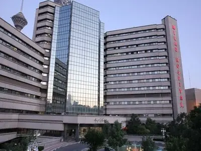 انتظارِ دردناکِ ده ساعته در اورژانس بیمارستان میلادِ تهران!