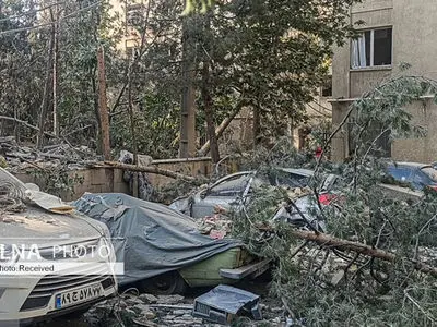 برپایی نماز عید فطر و سفرۀ صبحانه در کنار محل اصابت موشک + فیلم