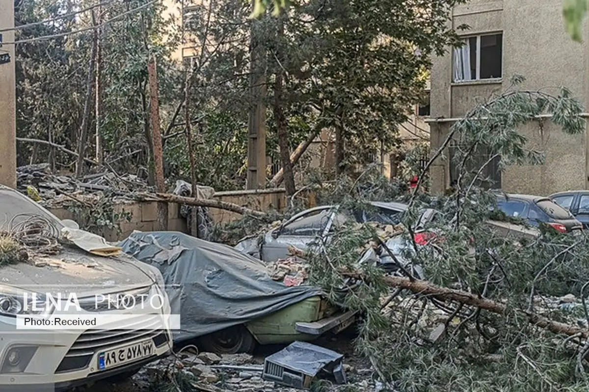 برپایی نماز عید فطر و سفرۀ صبحانه در کنار محل اصابت موشک + فیلم