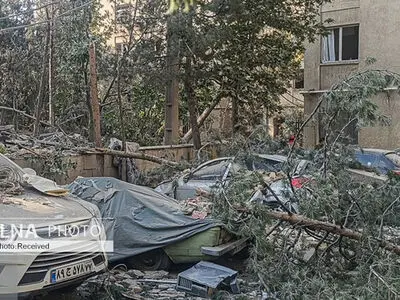 برپایی نماز عید فطر و سفرۀ صبحانه در کنار محل اصابت موشک + فیلم
