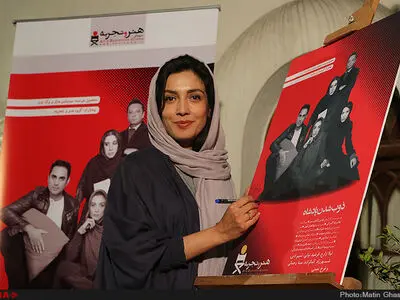 تارخ و اسکندری به تماشای فیلم ذوب شدن پادشاه نشستند