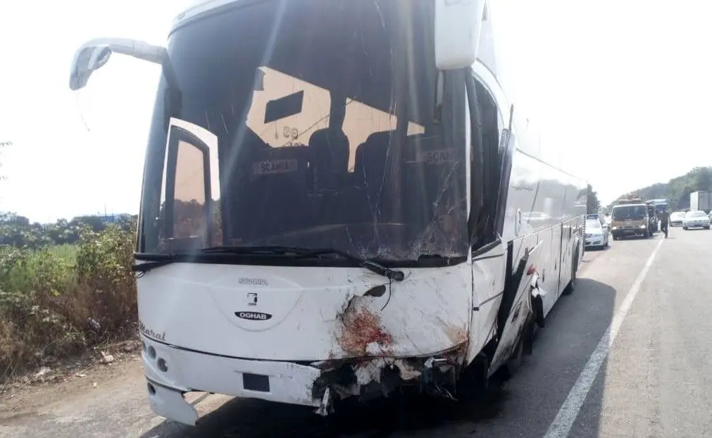تصادف اتوبوس با کامیون منجر به فوت هفت نفر شد