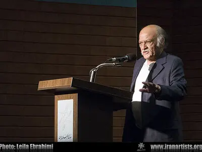  صادقی یک هنرمند مستقل است