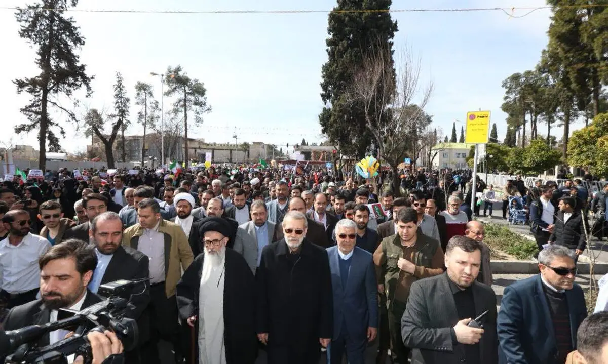 باید تلاش برای خدمتگزاری به مردم را دوچندان کرد / مردم همچنان پیگیر اهداف انقلابند