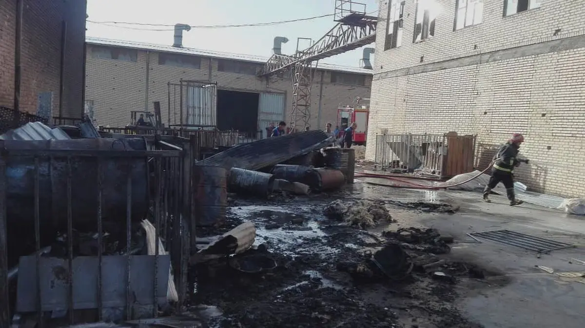 مهار آتش سوزی در کارخانه روغن نباتی نیشابور 