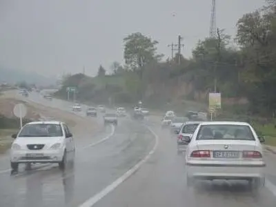 بارش باران و ترافیک نیمه سنگین در محورهای شمالی کشور 