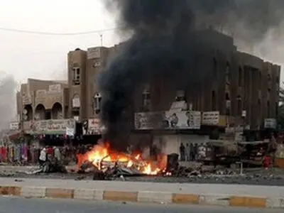 انفجار دو خودروی بمب‌گذاری شده در بغداد ۱۲ کشته و ده‌ها مجروح بر جای گذاشت