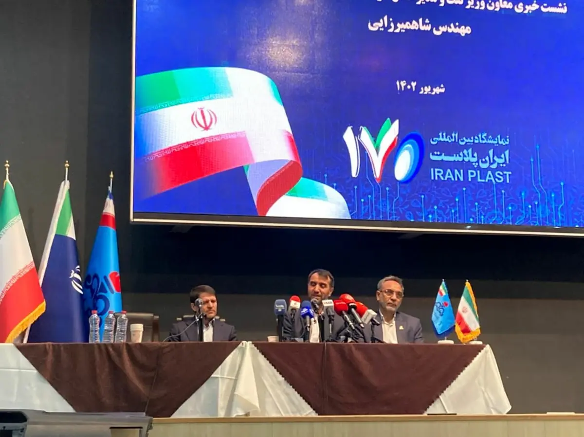 تولید ۵۵۰ گرید پتروشیمی در ایران/ حرکت به سمت زنجیره نهایی یک راهبرد تخلف ناپذیر است