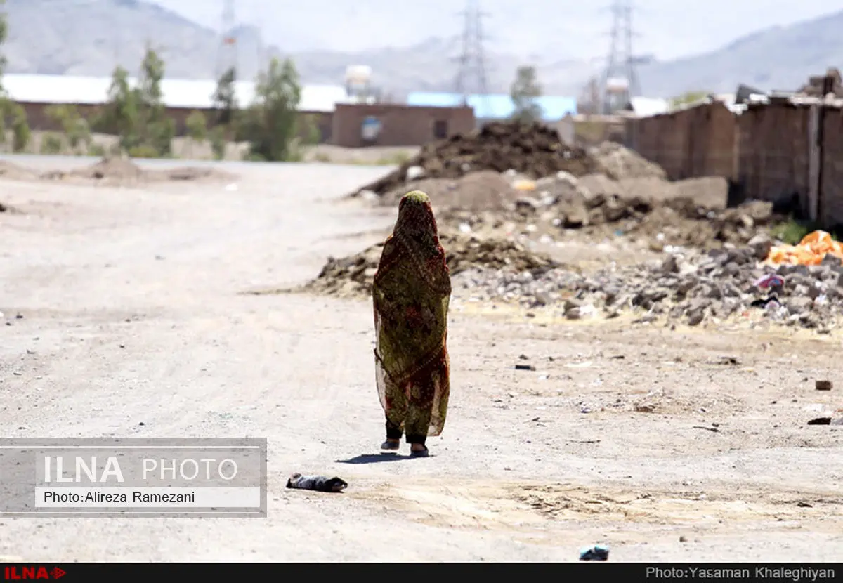 سیستان در خاک جان می‌سپارد + عکس 