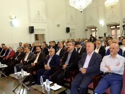 کسی که میراث دارِ مکتب خنیاگری بود