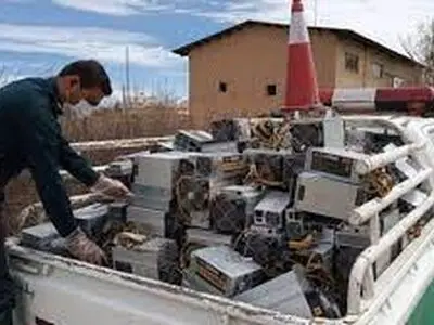 کشف ۱۲۵ دستگاه استخراج ارز دیجیتال غیرمجاز در کاشان 
