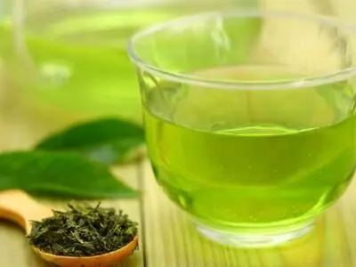 با چای سبز بهترین دهان شویه را تهیه کنید