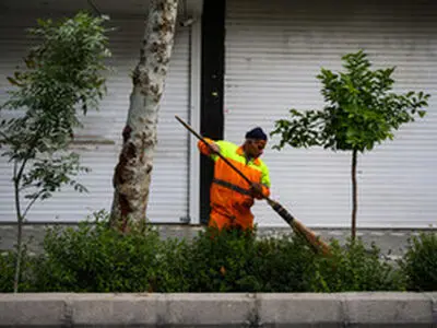 شهرداری میرجاوه دست کمک به سوی مسئولان دراز کرد/ انتظار کارگران برای دریافت عیدی و حقوق 