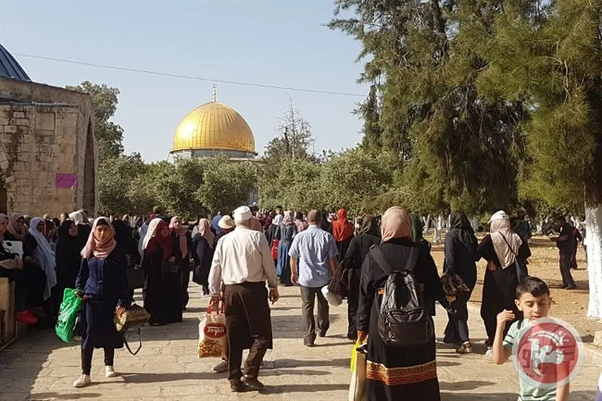 ورد ده‌­ها هزار نمازگزار به مسجد الاقصی در آخرین جمعه ماه رمضان
