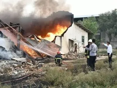 جزئیات آتش سوزی در انبار پلاستیک آق قلا/ ۲۳ آتش نشان مصدوم شدند