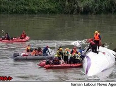 ادامه عملیات امداد و نجات سرنشنیان هواپیمای مسافربری تایوانی