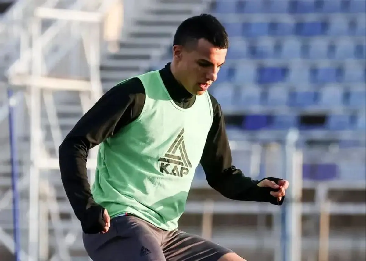 ستاره تراکتور گل خود را تقدیم به صابر کاظمی کرد