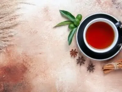 عوارض جدی خوردن چای کهنه دم