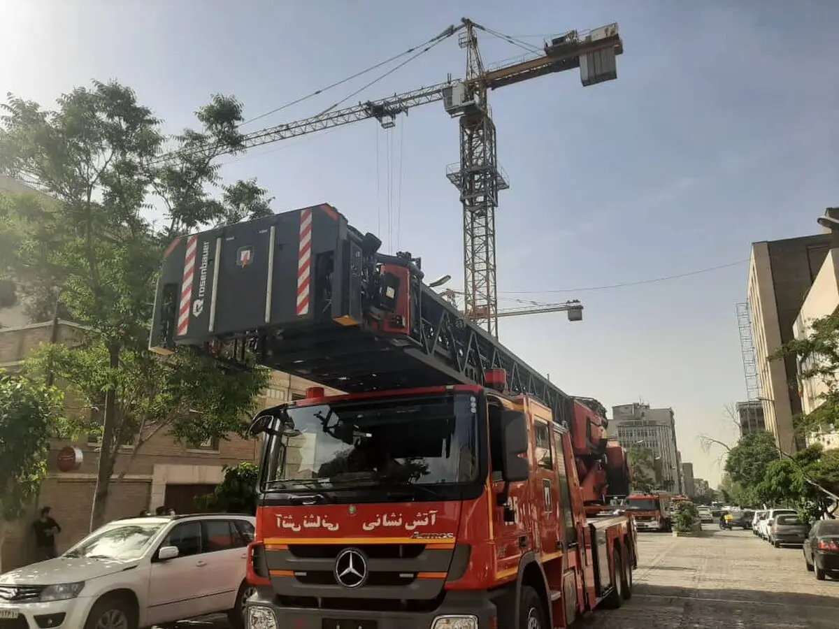 احتمال سقوط یک دکل در خیابان برادران مظفر