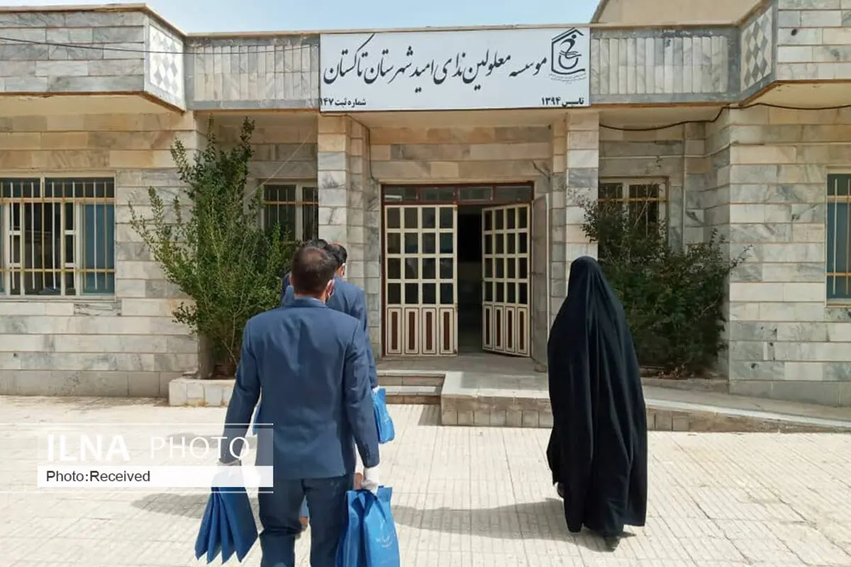 اهدای ۳۵۰ پک اقلام بهداشتی به موسسه معلولان  در تاکستان