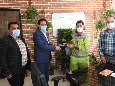 کارگر شهرداری کاشان کیف حاوی چک‌های سفید امضا را به صاحبش برگرداند