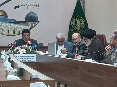  شاهد هستیم برخی خائنین در امت اسلامی و امت عربی به صهیونیست ها کمک کردند