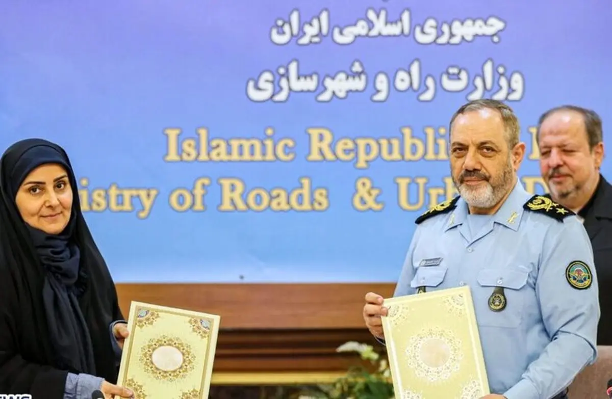 امضا تفاهمنامه همکاری وزارتخانههای راه و شهرسازی و وزارت دفاع