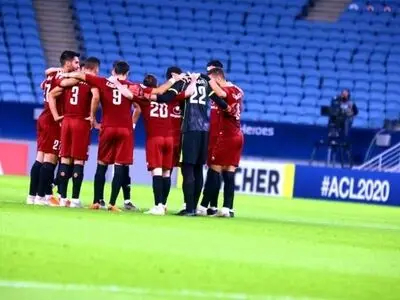 ویدیو: صحنه جنجالی بازی شهرخودرو - آلومینیوم اراک؛ دستیار رحمتی مانع از ضدحمله شد!